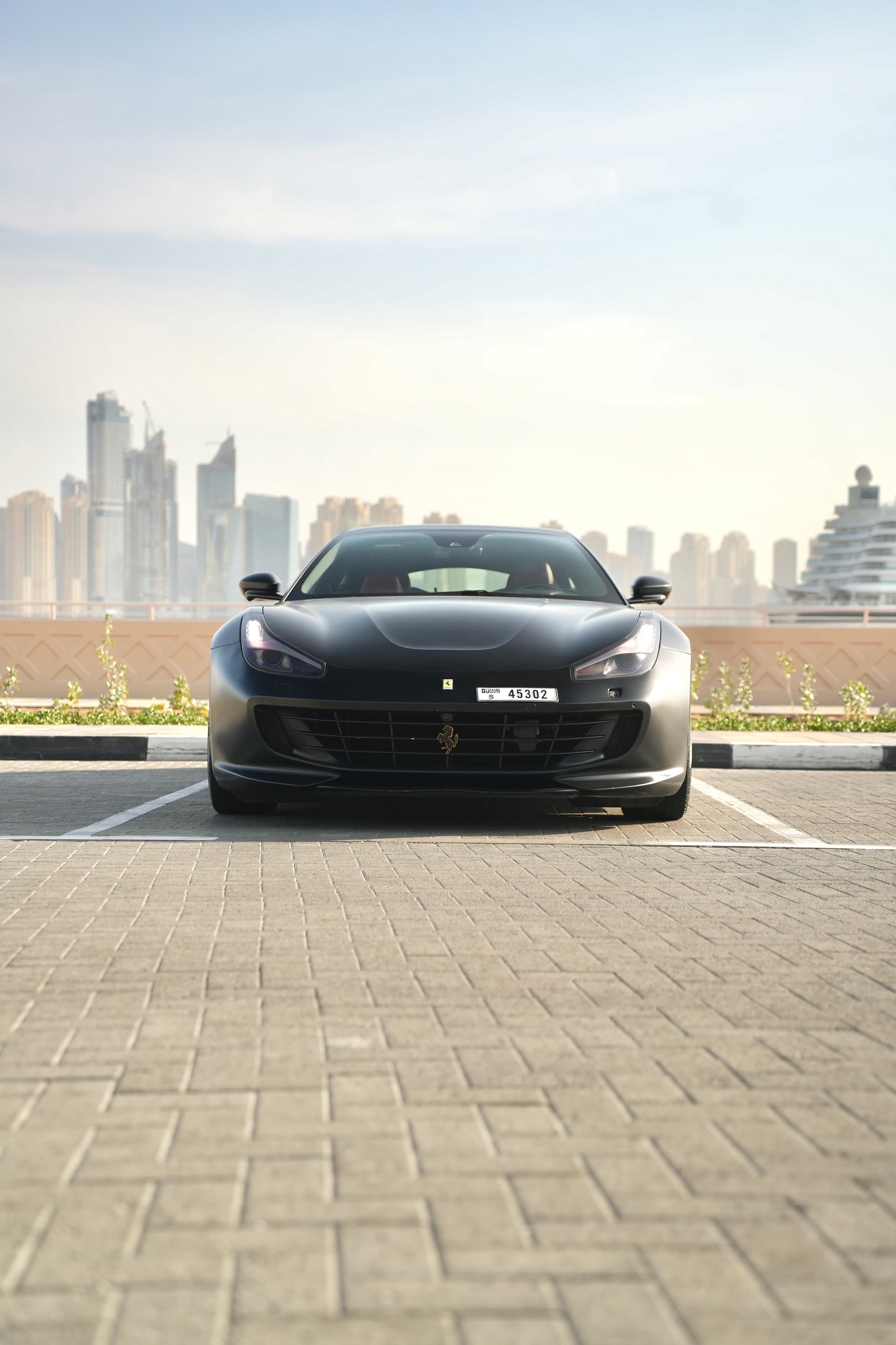 Ferrari GTC4Lusso 2024 huren Dubai - Weergave 2