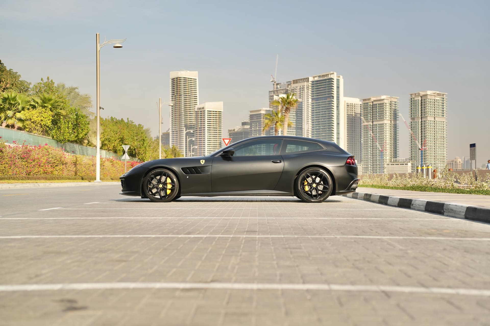 Ferrari GTC4Lusso 2024 huren Dubai - Weergave 3