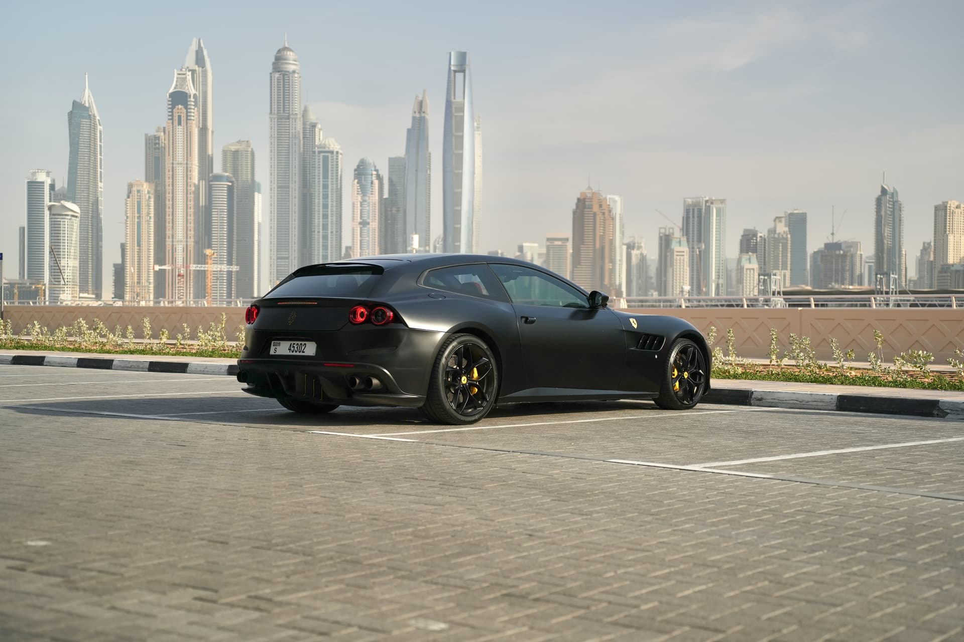 Ferrari GTC4Lusso 2024 huren Dubai - Weergave 4