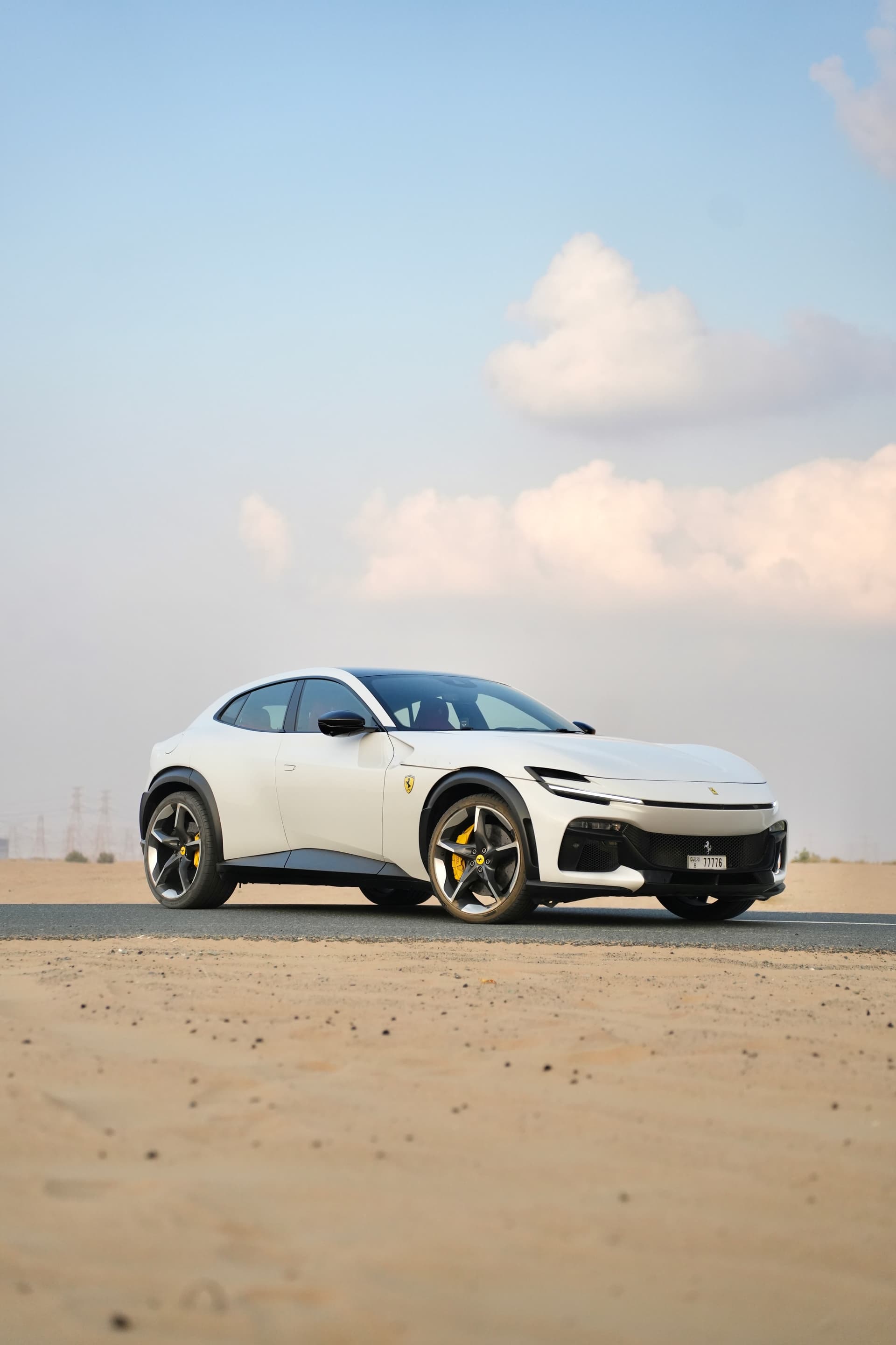 Ferrari Purosangue 2024 huren Dubai - Vooraanzicht