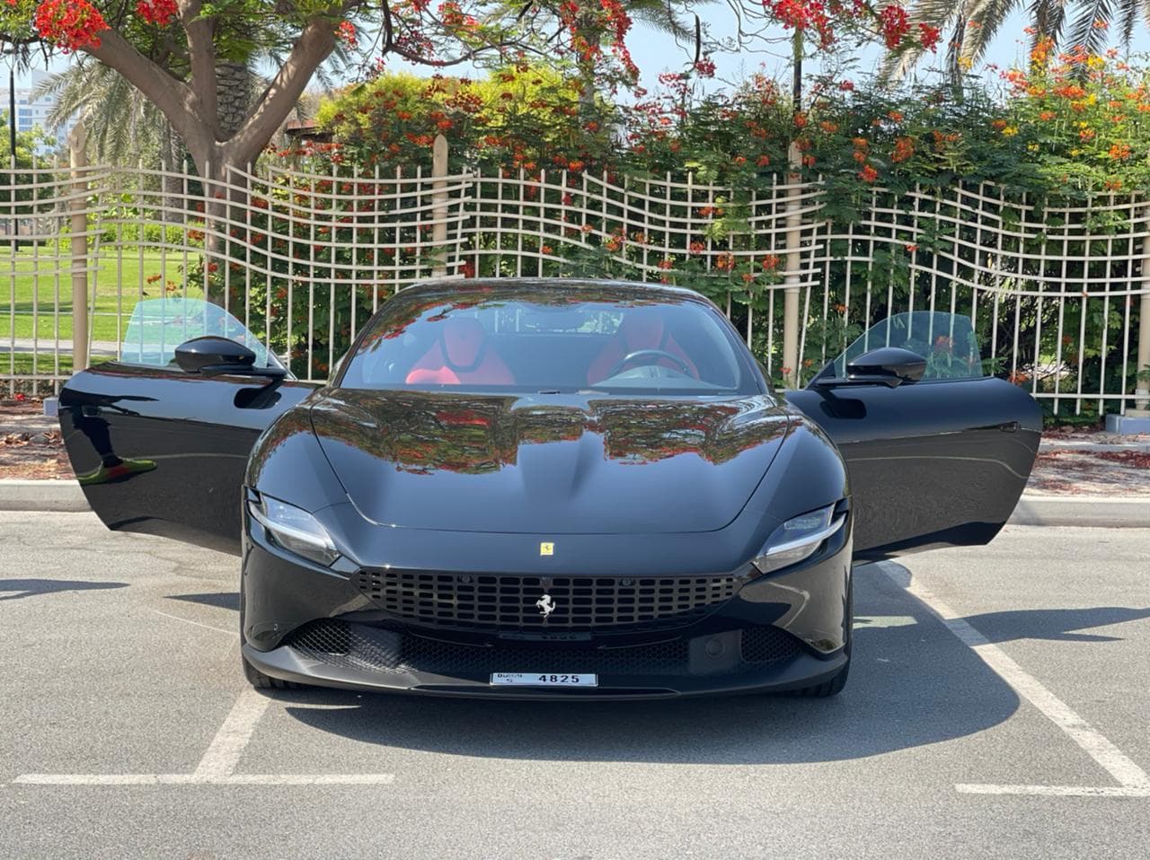 Ferrari Roma 2021 huren Dubai - Vooraanzicht