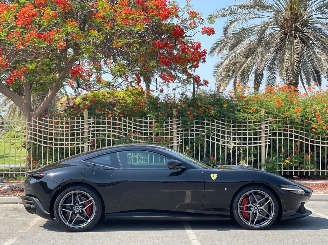 Ferrari Roma 2021 huren Dubai - Weergave 2