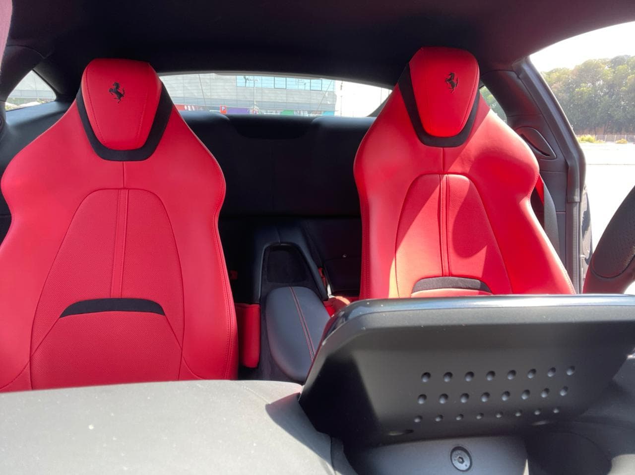 Ferrari Roma 2021 huren Dubai - Weergave 4