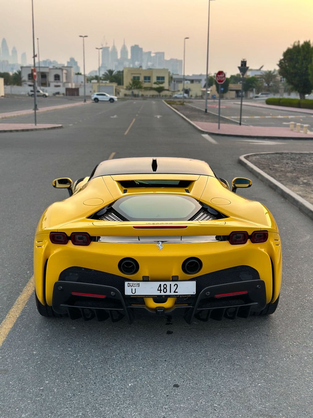Ferrari SF90 Stradale 2021 mieten in Dubai - Ansicht 3