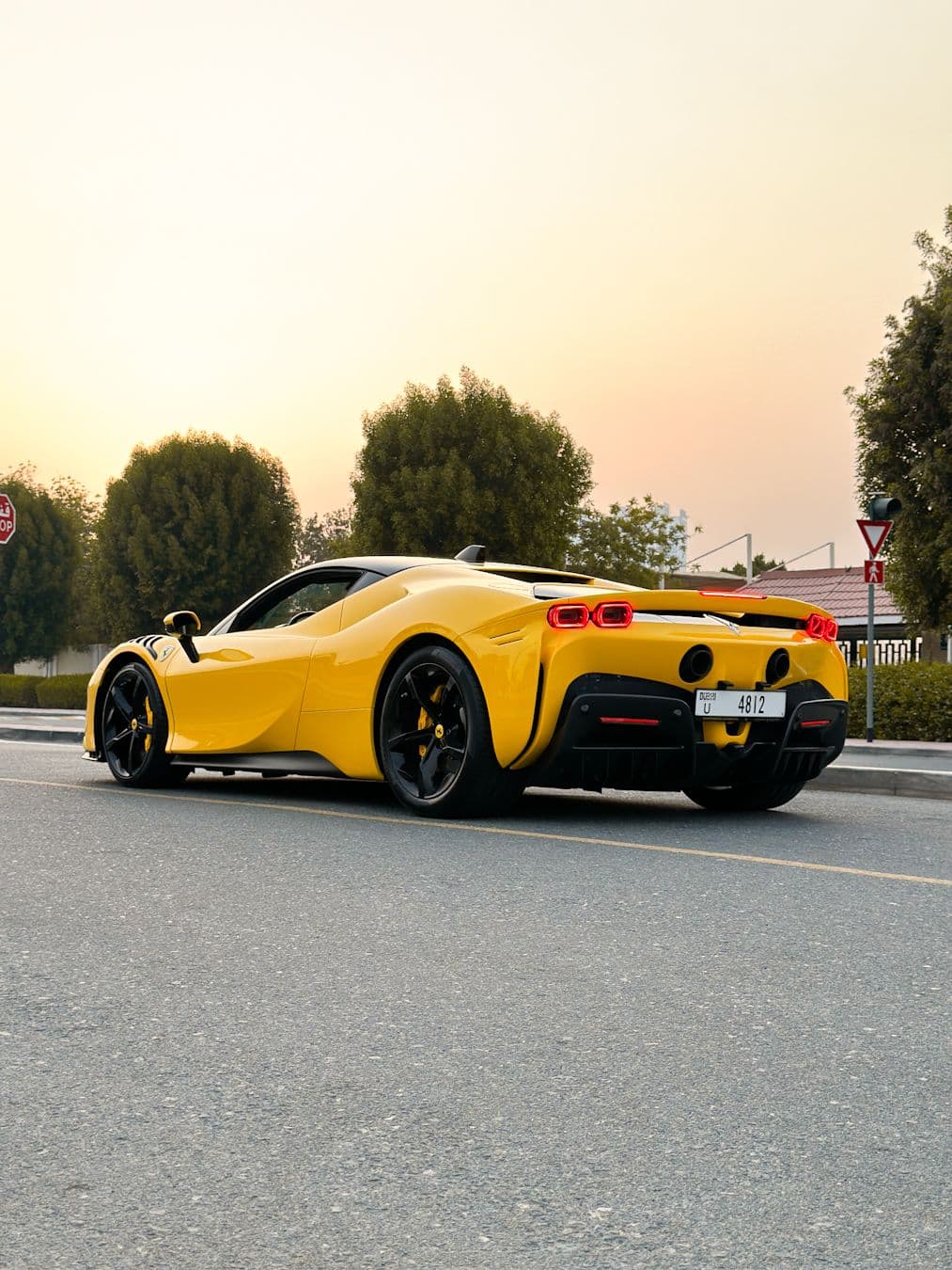 Ferrari SF90 Stradale 2021 mieten in Dubai - Ansicht 4