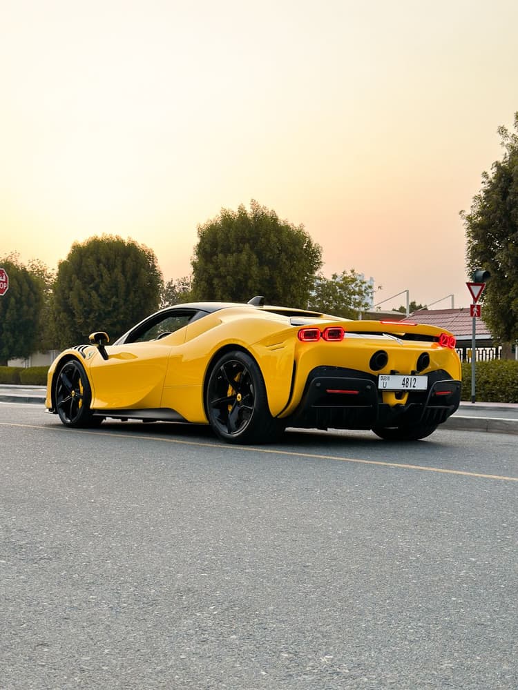 Location Ferrari SF90 Stradale 2021 Dubai - Vue 4