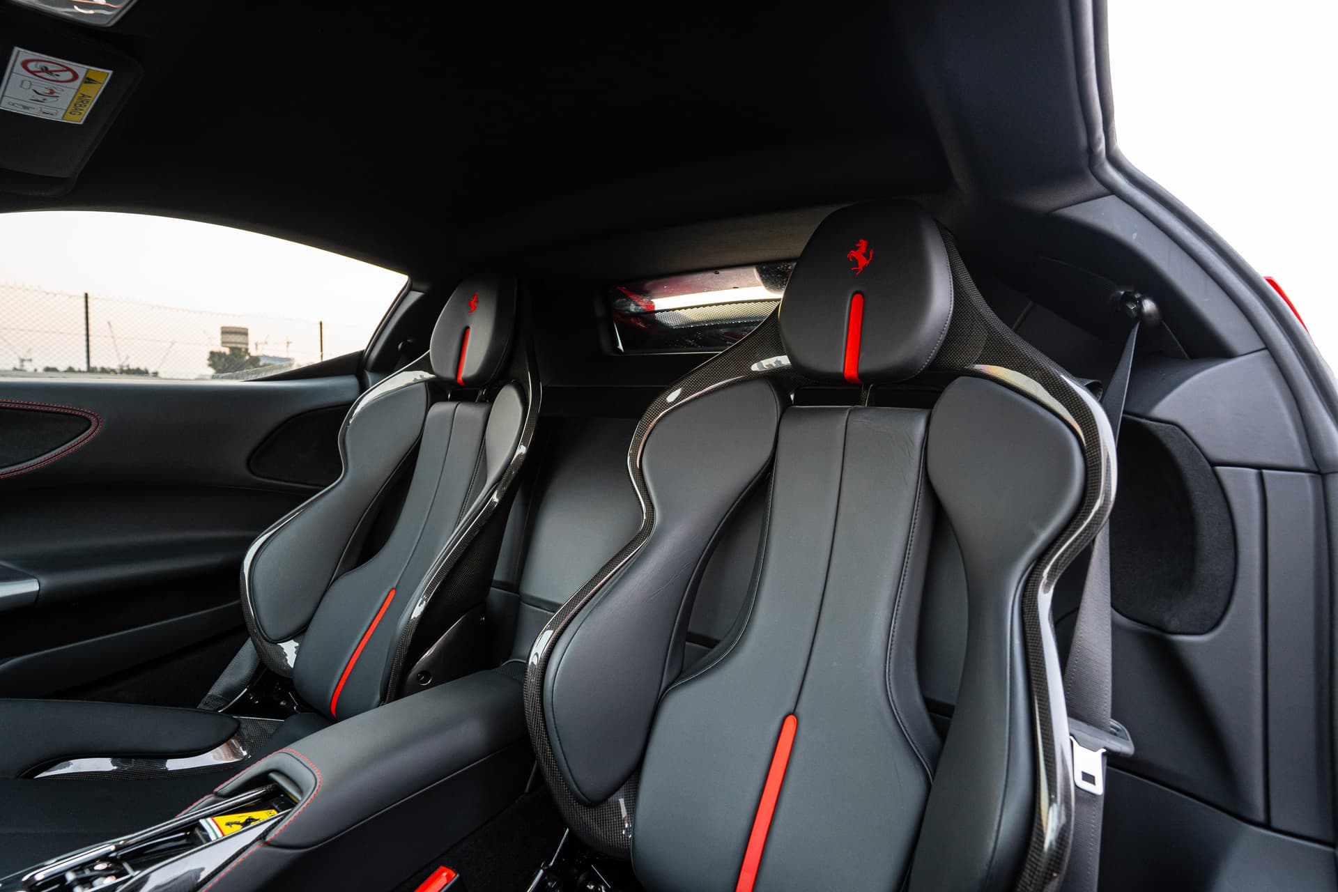 Ferrari SF90 Stradale 2024 huren Dubai - Weergave 3