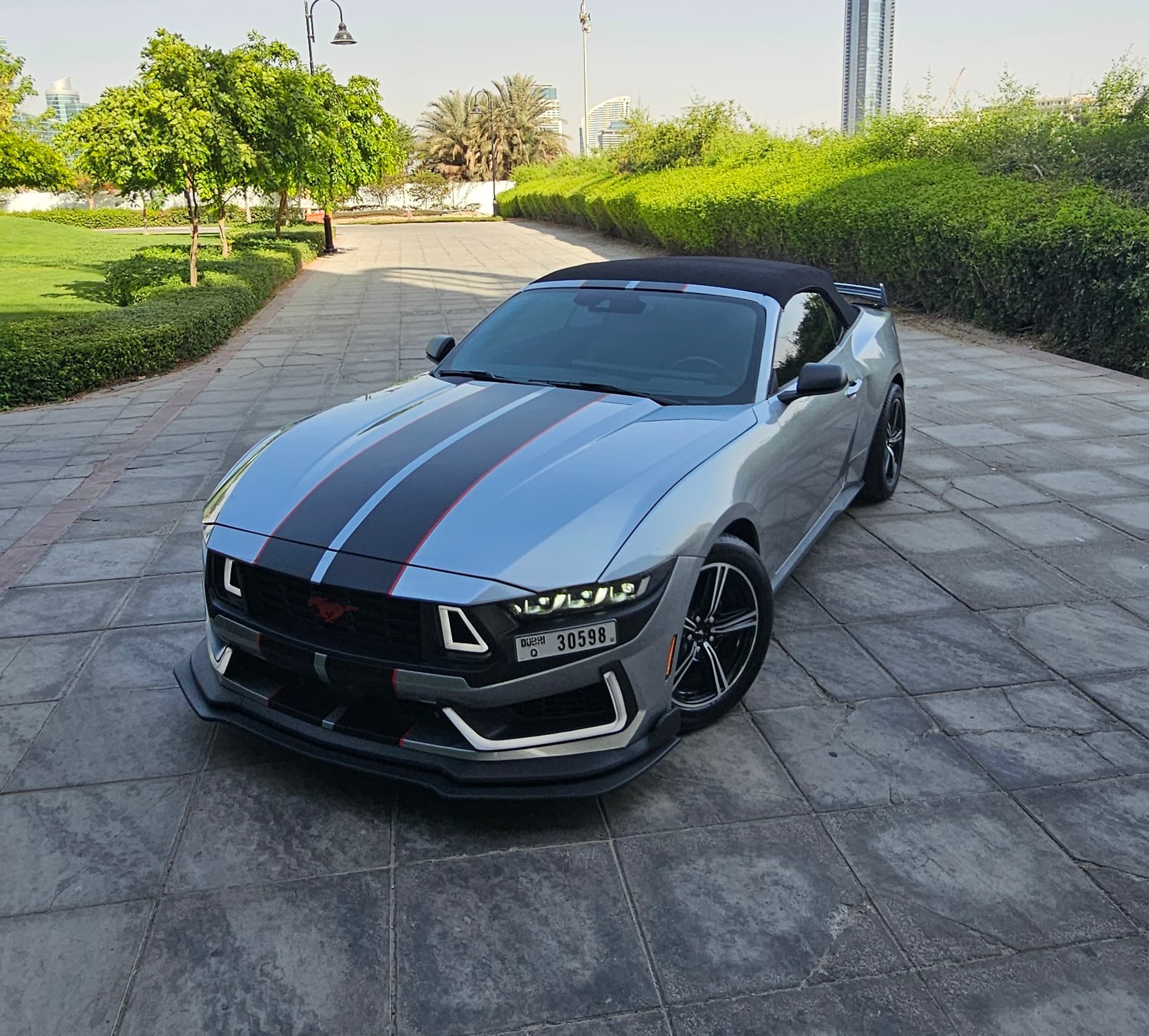 Ford Mustang 2024 huren Dubai - Vooraanzicht