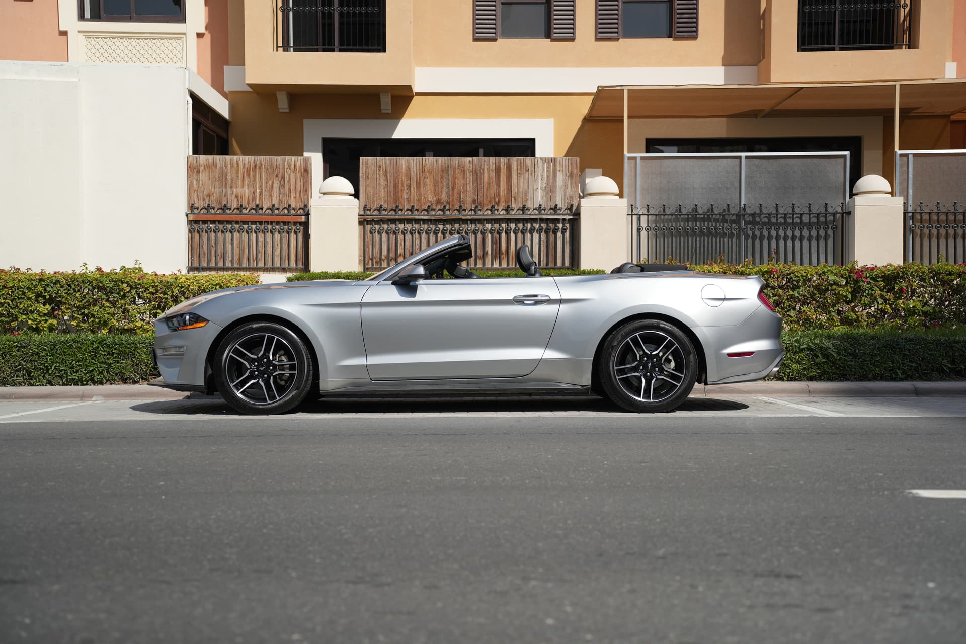 Ford Mustang Convertible 2023 mieten in Dubai - Ansicht 3