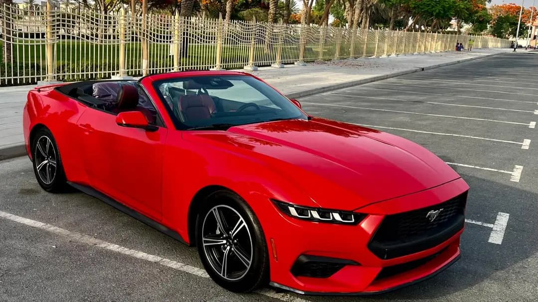 Ford Mustang EcoBoost Convertible 2025 huren Dubai - Vooraanzicht