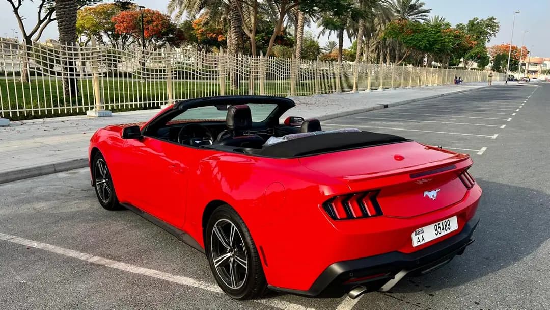 Ford Mustang EcoBoost Convertible 2025 huren Dubai - Weergave 2