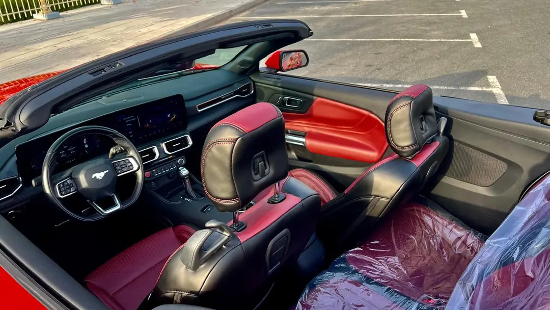 Ford Mustang EcoBoost Convertible 2025 huren Dubai - Weergave 4