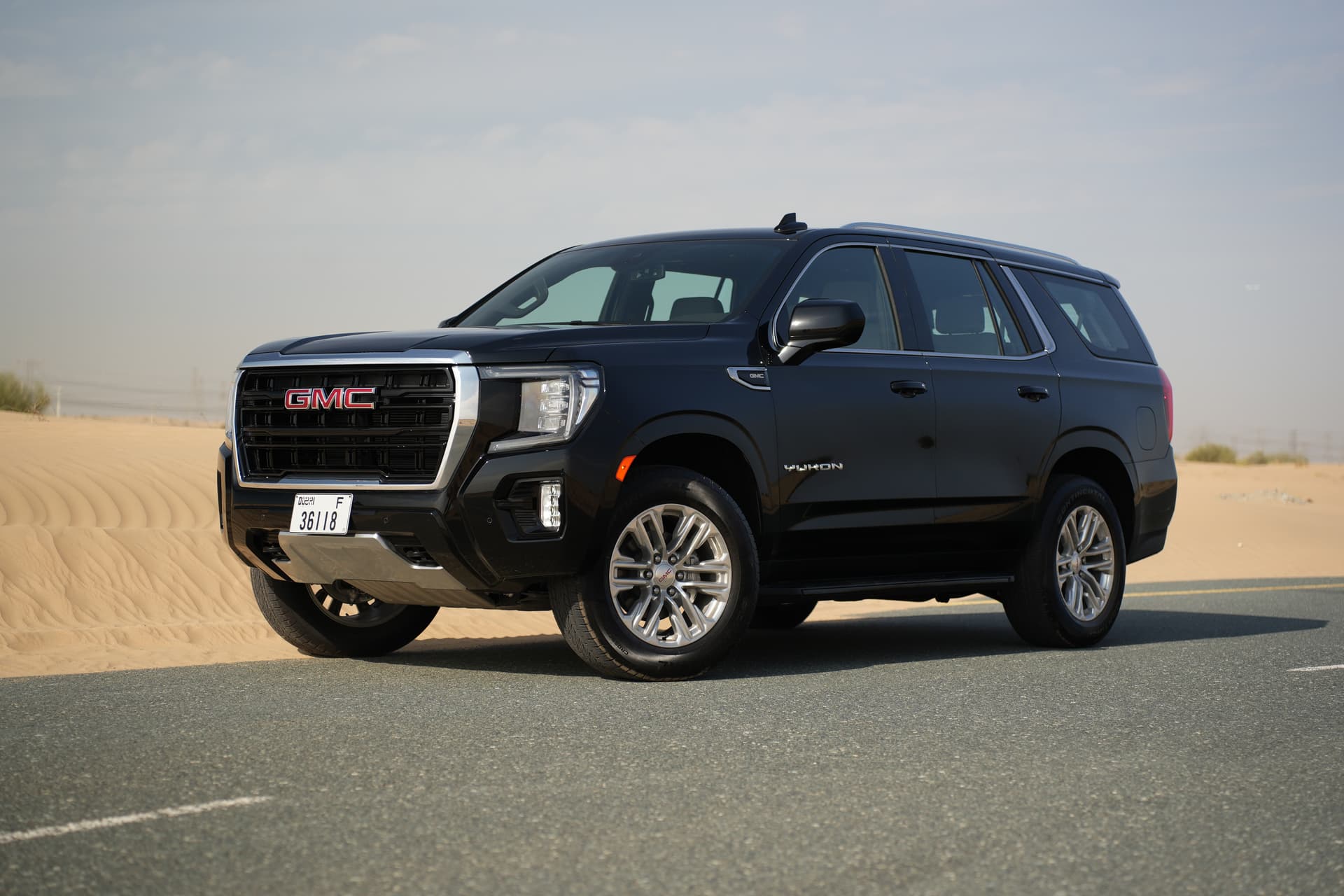 GMC Yukon 2024 huren Dubai - Vooraanzicht