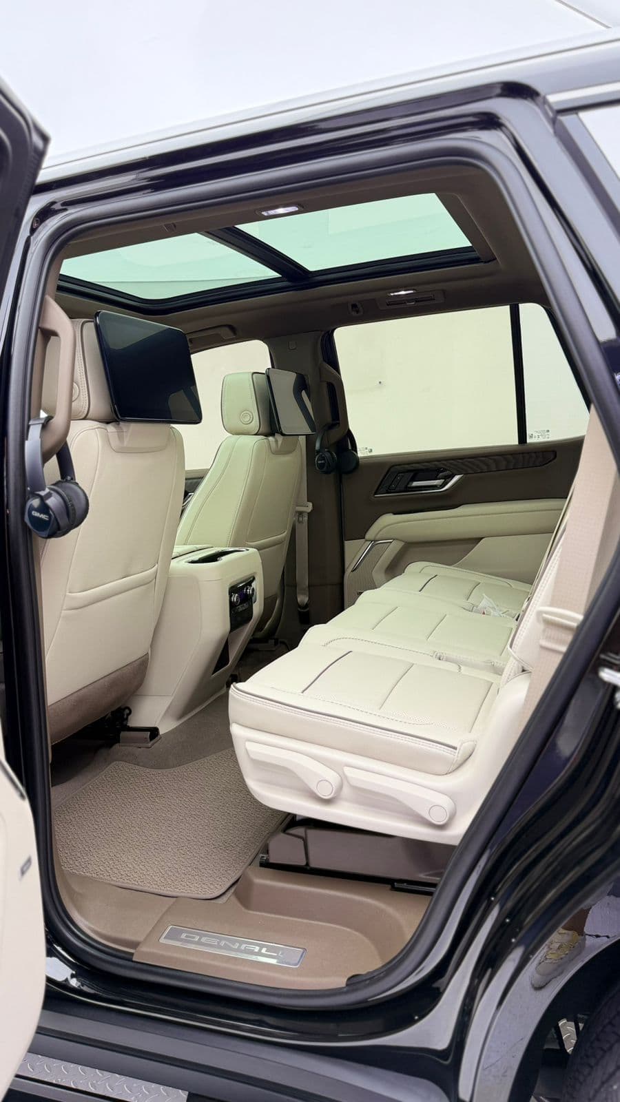 GMC Yukon Denali 2025 huren Dubai - Weergave 4