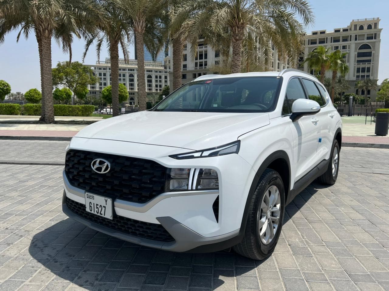 Hyundai Santa Fe 2023 mieten in Dubai - Frontansicht