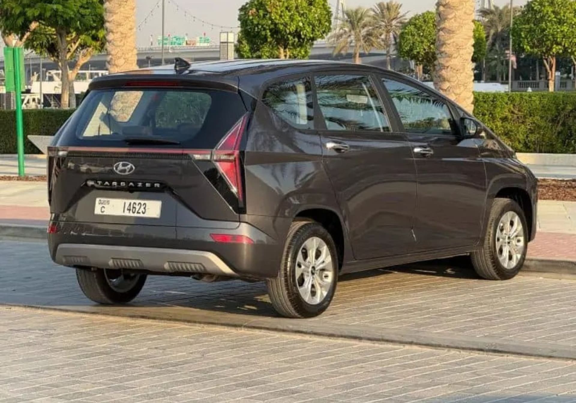 Hyundai Stargazer 2025 mieten in Dubai - Ansicht 4