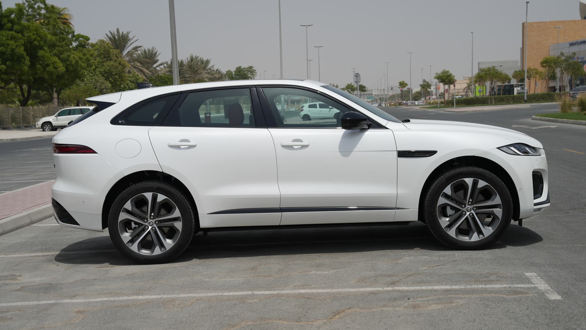 Jaguar F-Pace 2025 mieten in Dubai - Ansicht 4