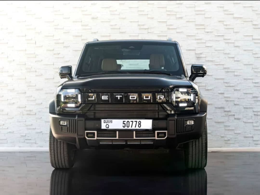 Jetour T2 Travel Plus 2025 mieten in Dubai - Frontansicht