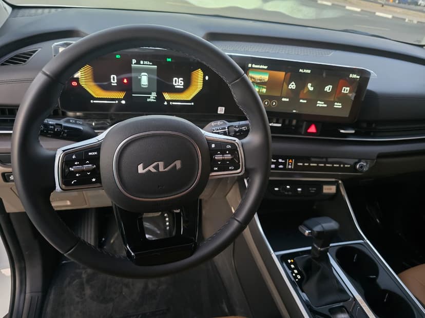 KIA CARNIVAL GCC MODEL 2025 huren Dubai - Weergave 13
