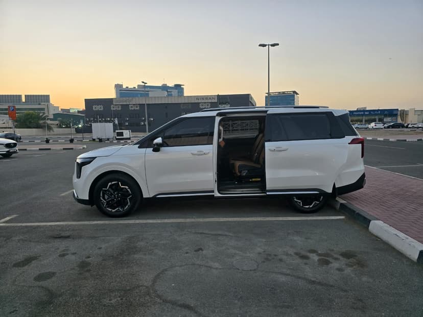 KIA CARNIVAL GCC MODEL 2025 huren Dubai - Weergave 4