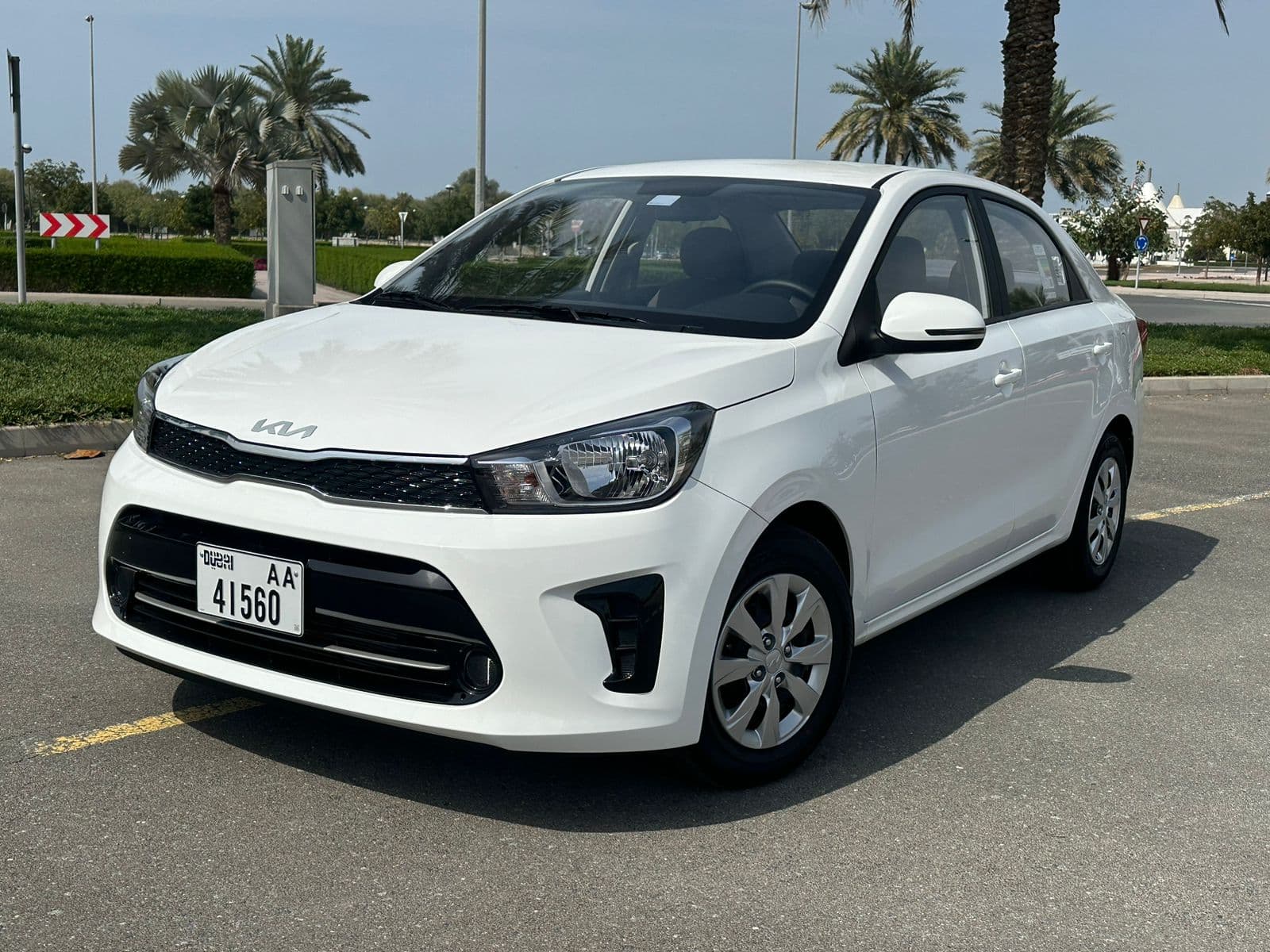 KIA Pegas 2025 mieten in Dubai - Frontansicht