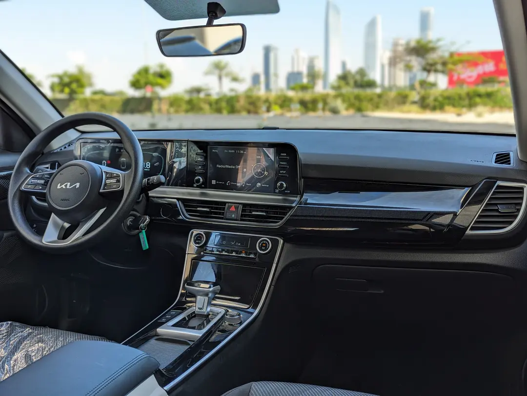 KIA Seltos 2024 mieten in Dubai - Ansicht 3