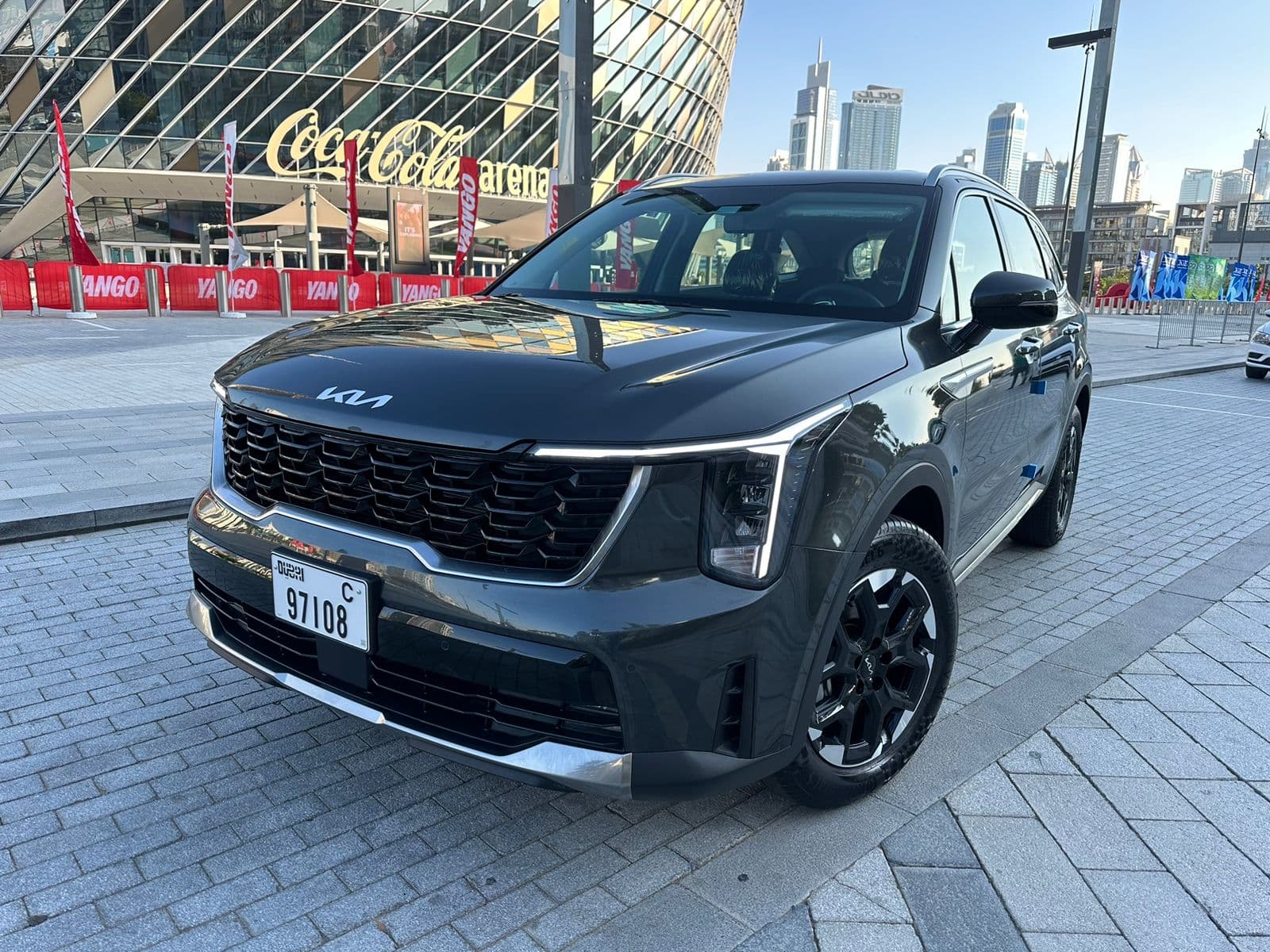 KIA Sorento 2024 mieten in Dubai - Frontansicht