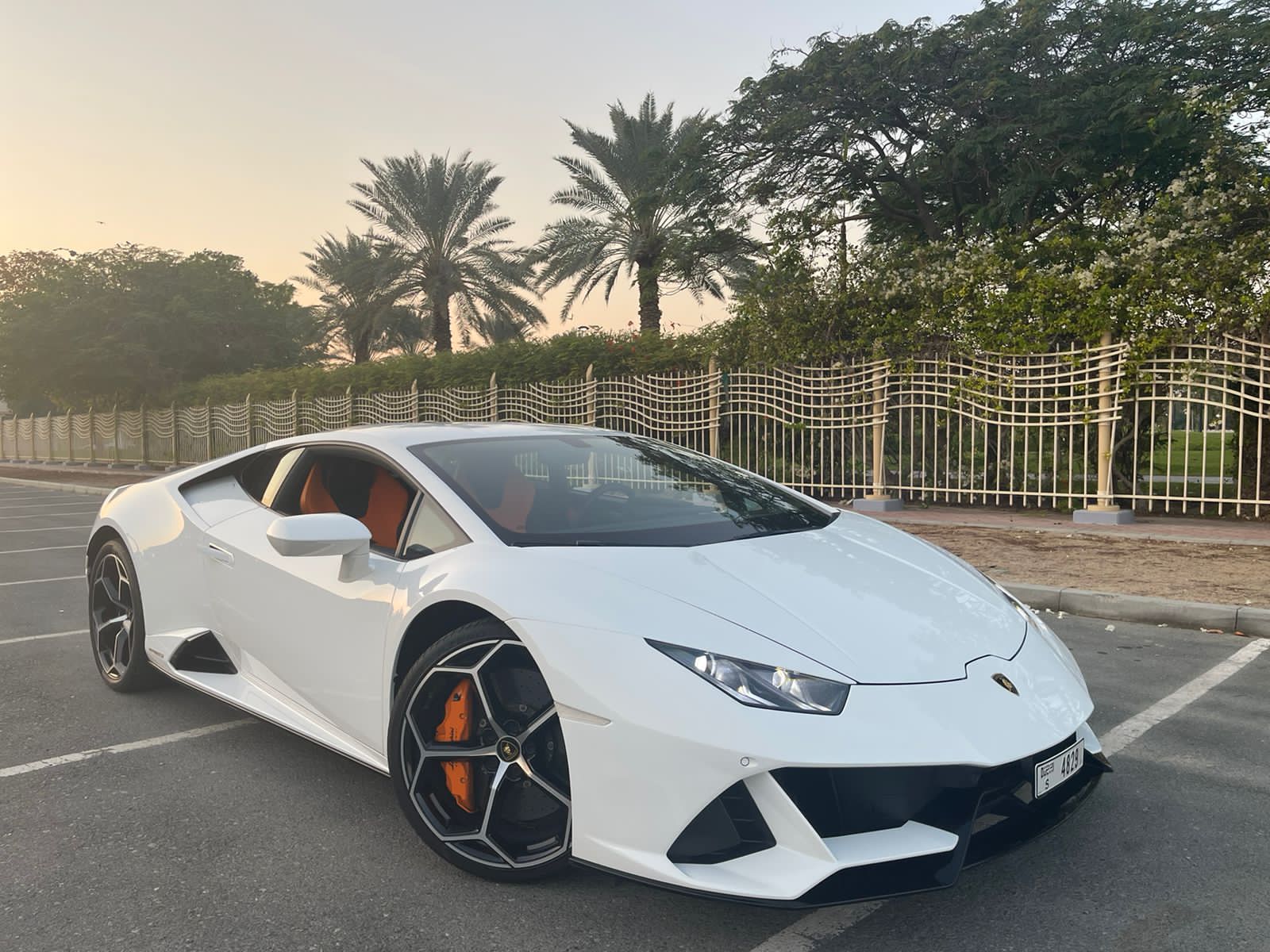 Lamborghini Huracan EVO 2021 huren Dubai - Vooraanzicht