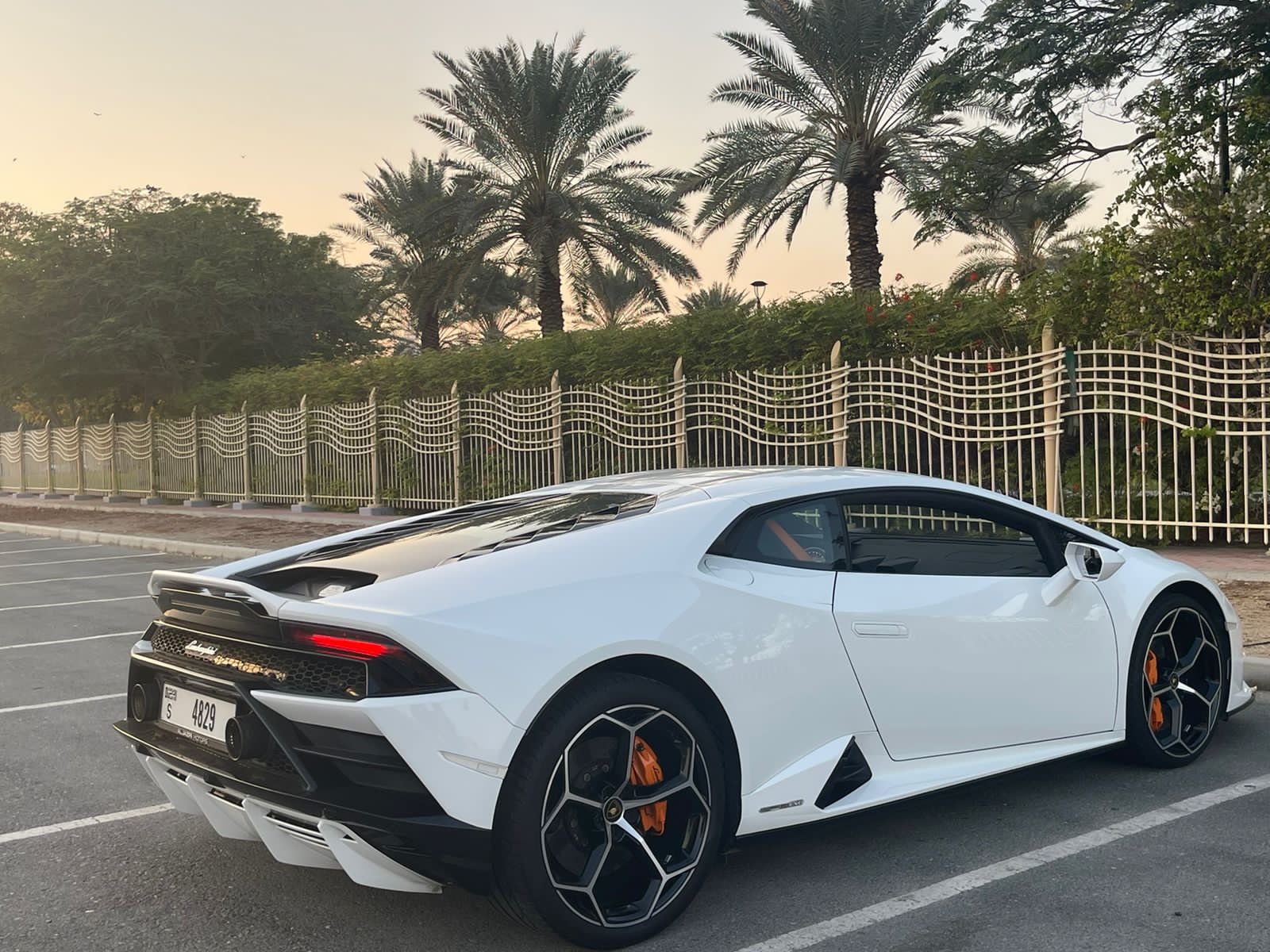 Lamborghini Huracan EVO 2021 huren Dubai - Weergave 3