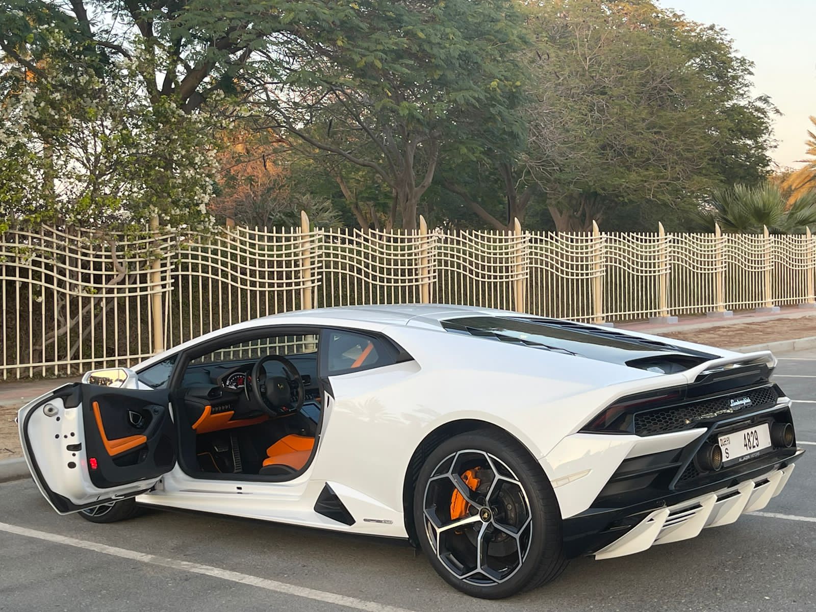 Lamborghini Huracan EVO 2021 huren Dubai - Weergave 4