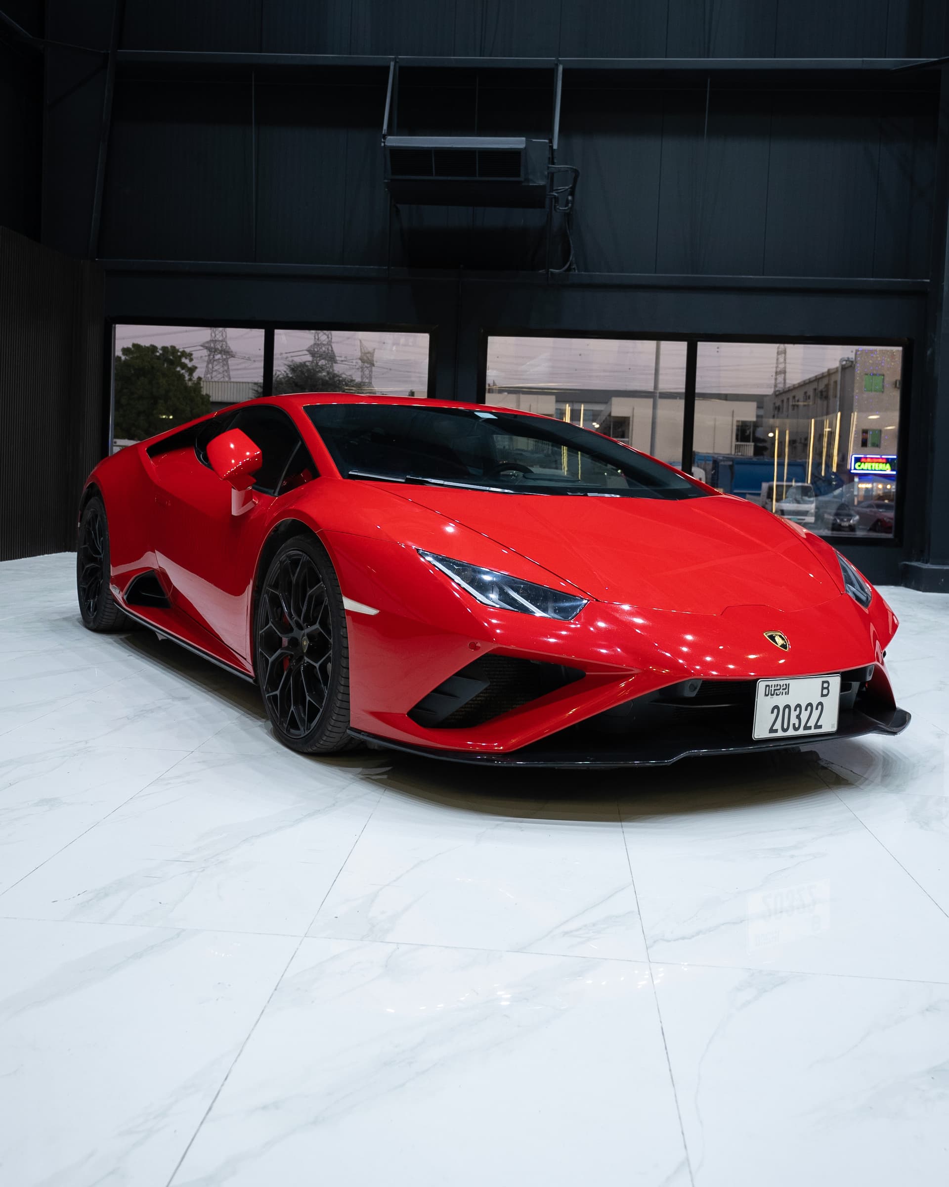 Lamborghini Huracan EVO Coupe 2022 huren Dubai - Vooraanzicht