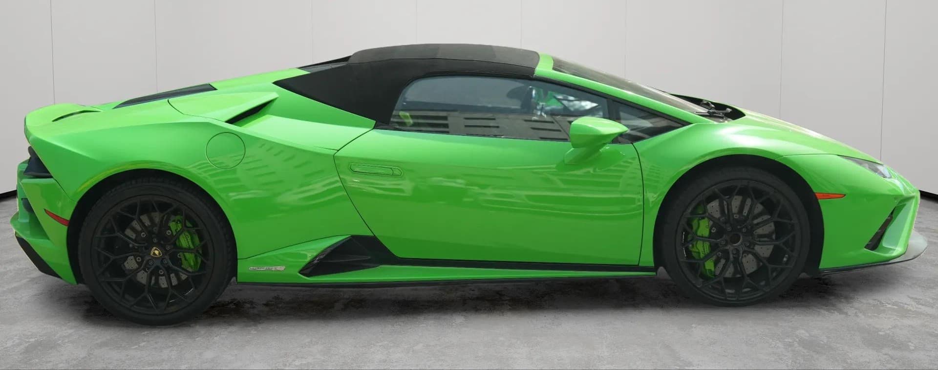 Lamborghini Huracan EVO Spyder 2021 huren Dubai - Weergave 4