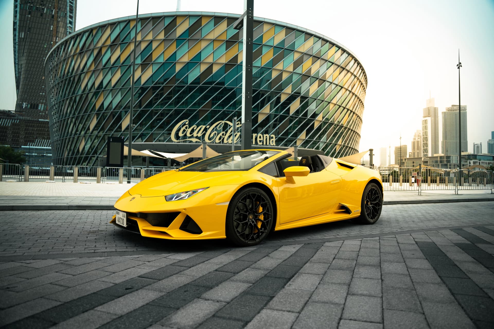 Lamborghini Huracan EVO Spyder 2023 huren Dubai - Vooraanzicht