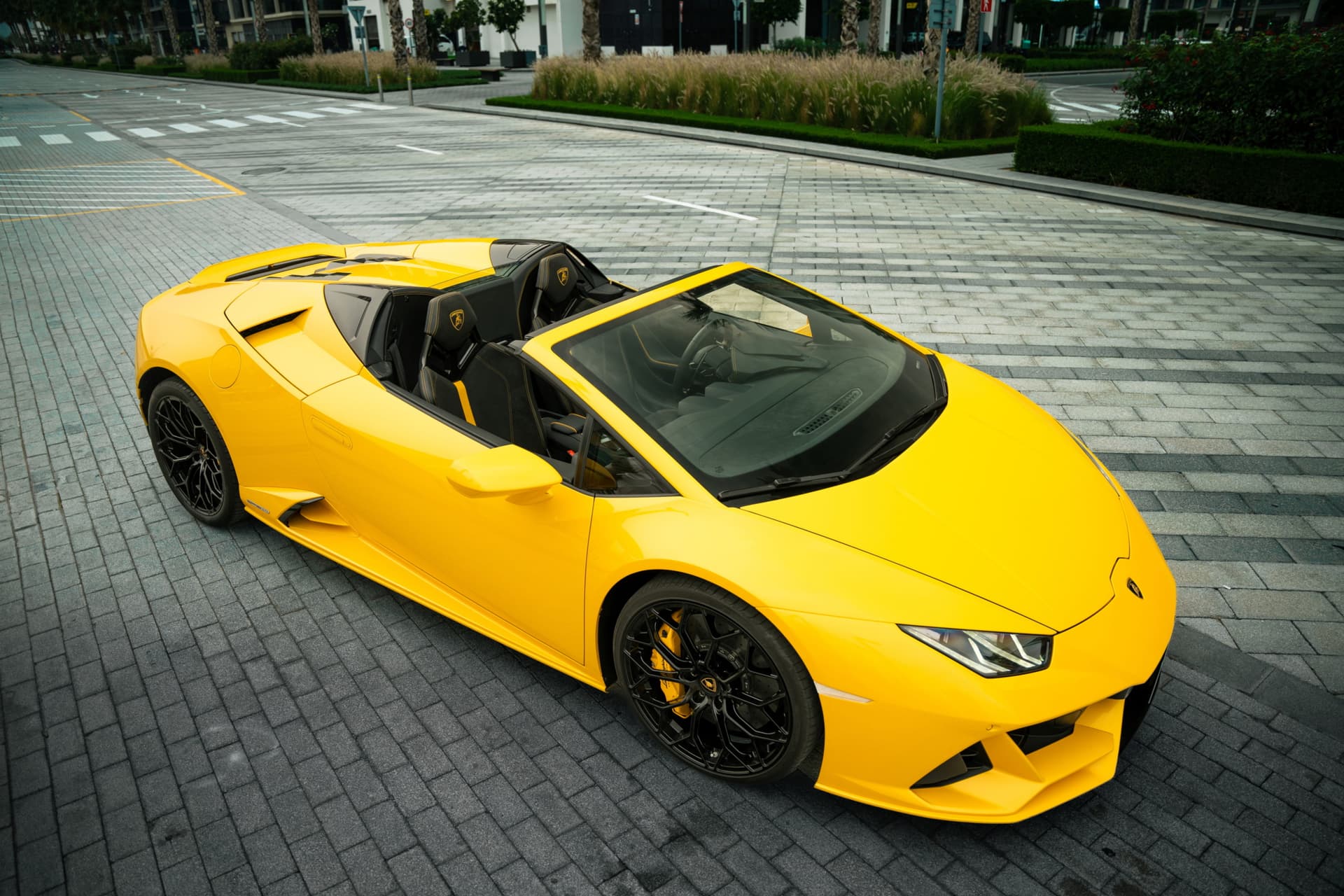 Lamborghini Huracan EVO Spyder 2023 huren Dubai - Weergave 2
