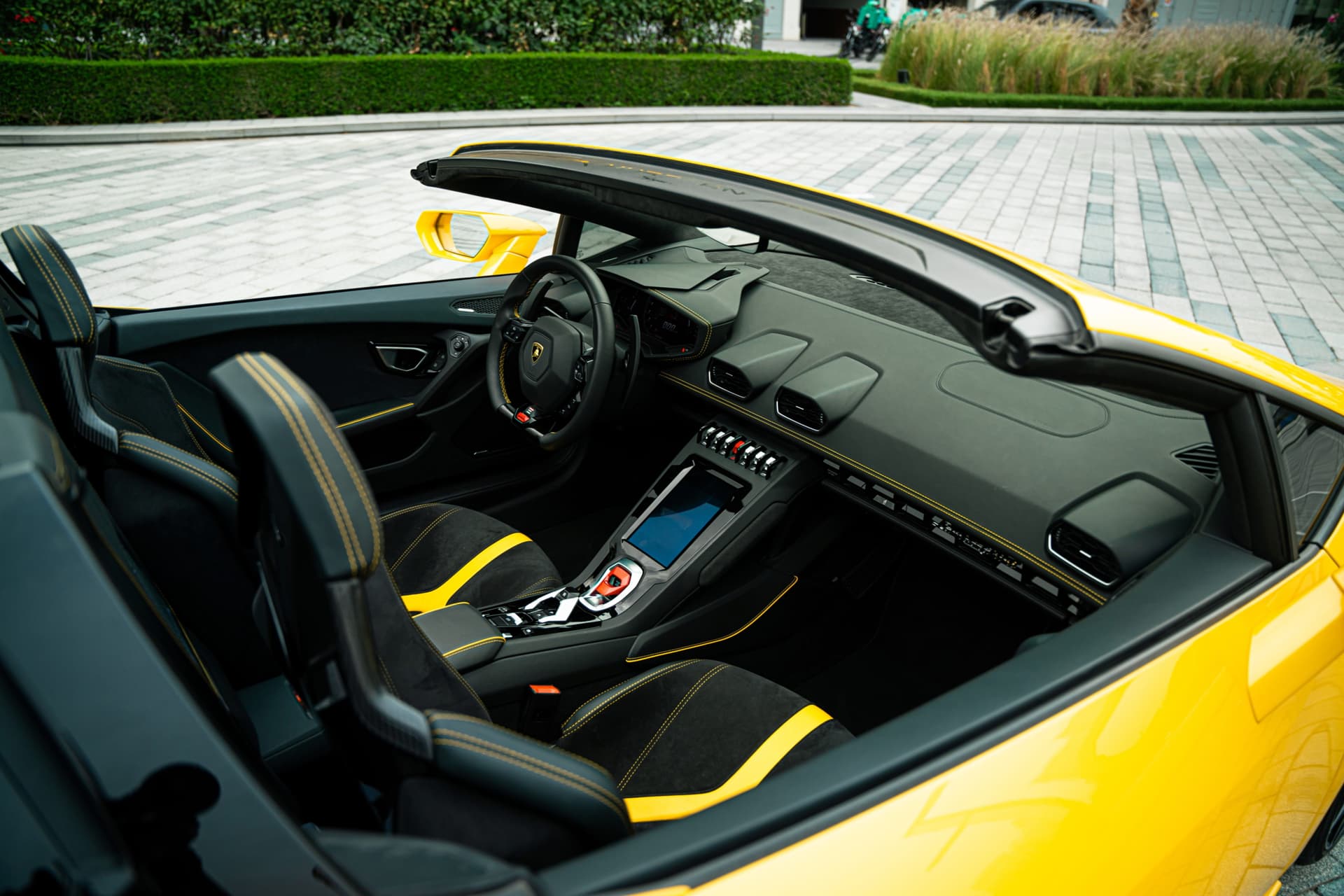 Lamborghini Huracan EVO Spyder 2023 huren Dubai - Weergave 4