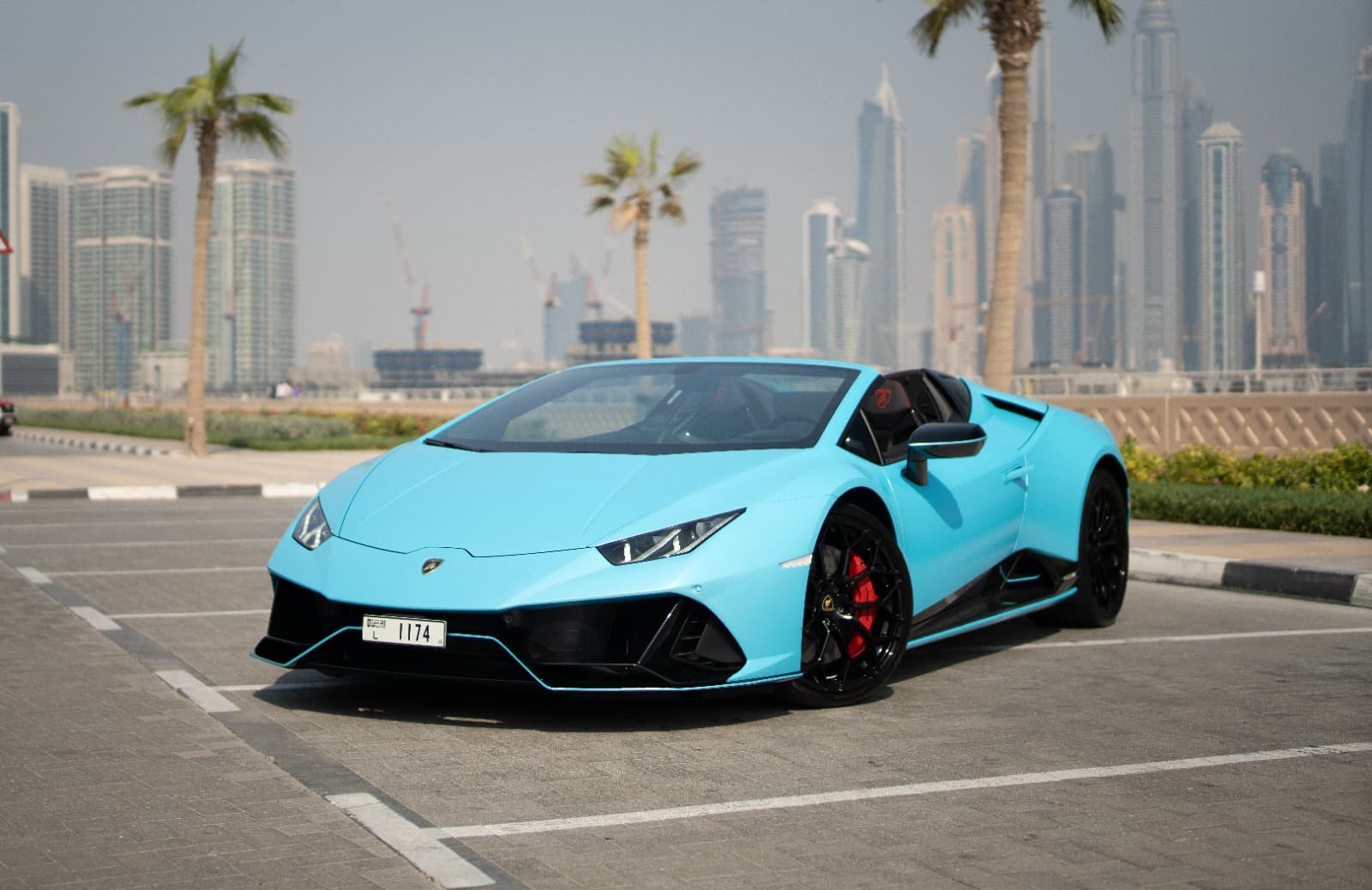 Lamborghini Huracan EVO Spyder 2024 mieten in Dubai - Frontansicht