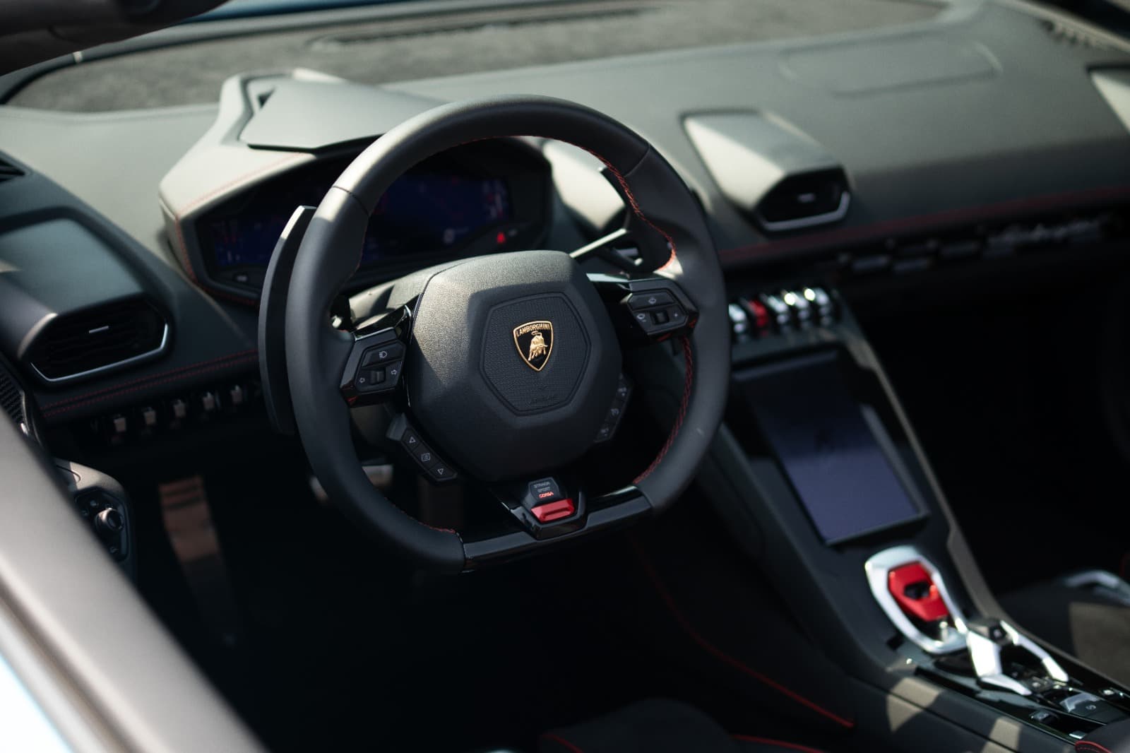 Lamborghini Huracan EVO Spyder 2024 mieten in Dubai - Ansicht 2