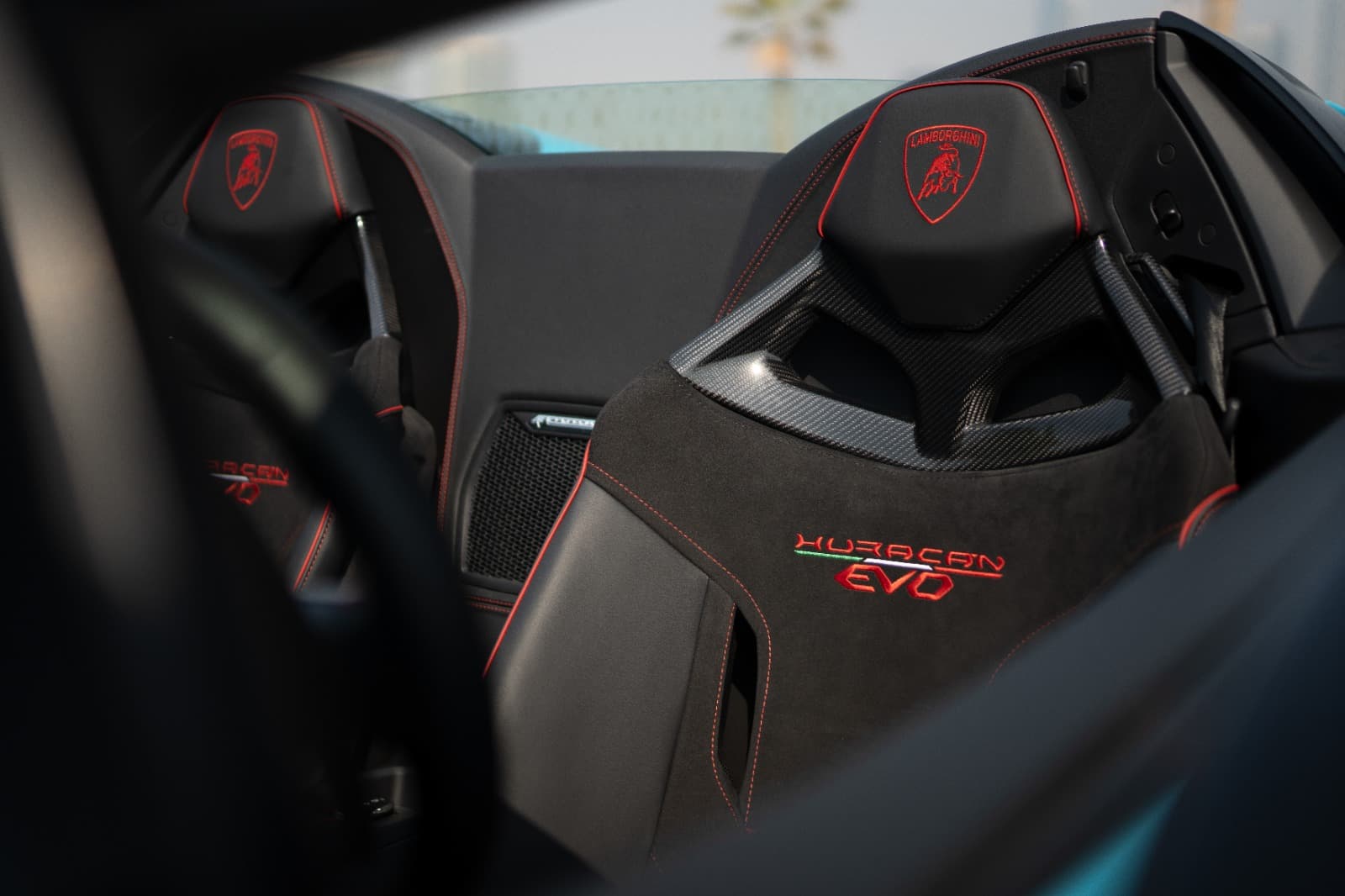 Lamborghini Huracan EVO Spyder 2024 mieten in Dubai - Ansicht 3