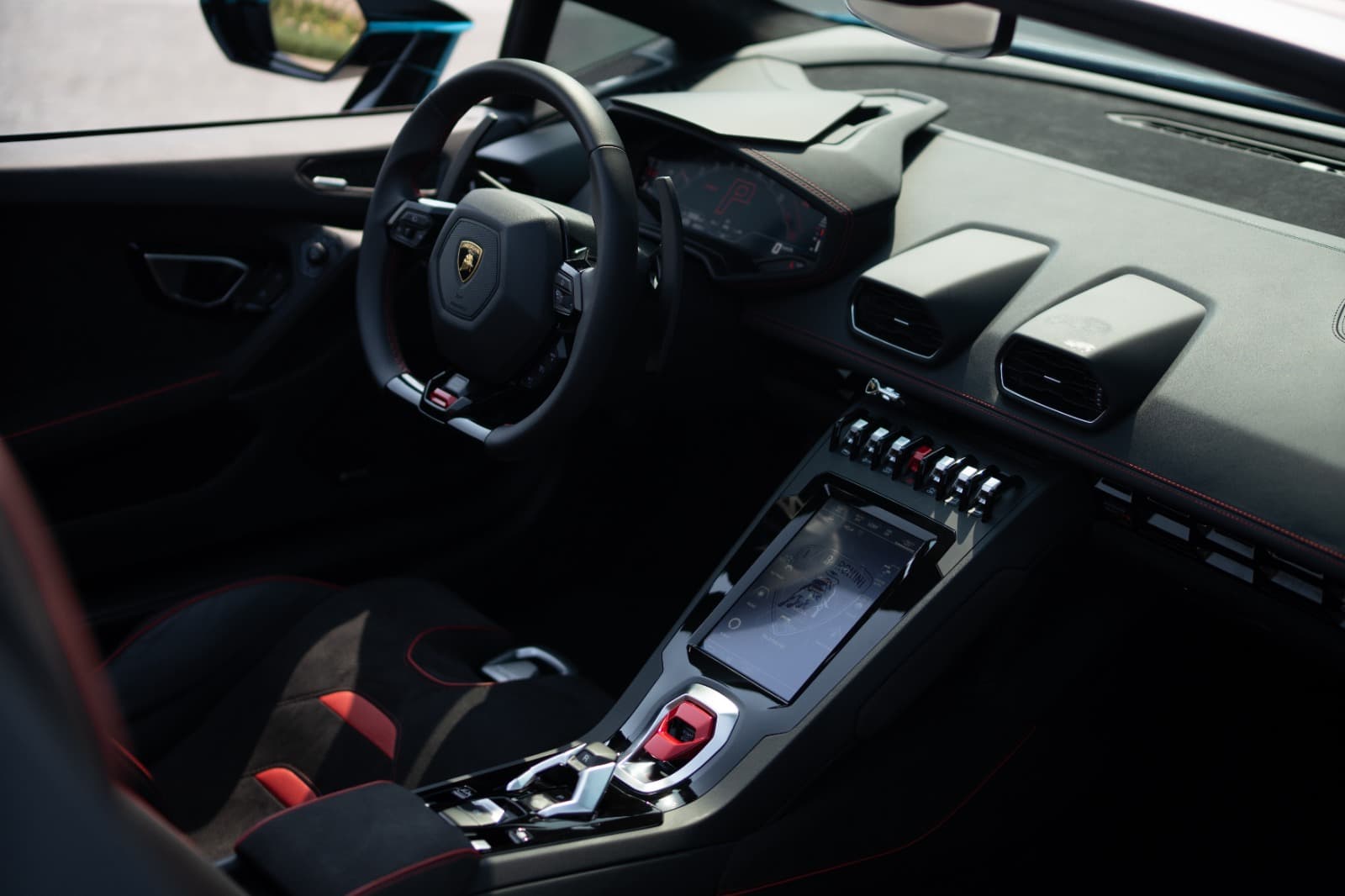 Lamborghini Huracan EVO Spyder 2024 mieten in Dubai - Ansicht 4