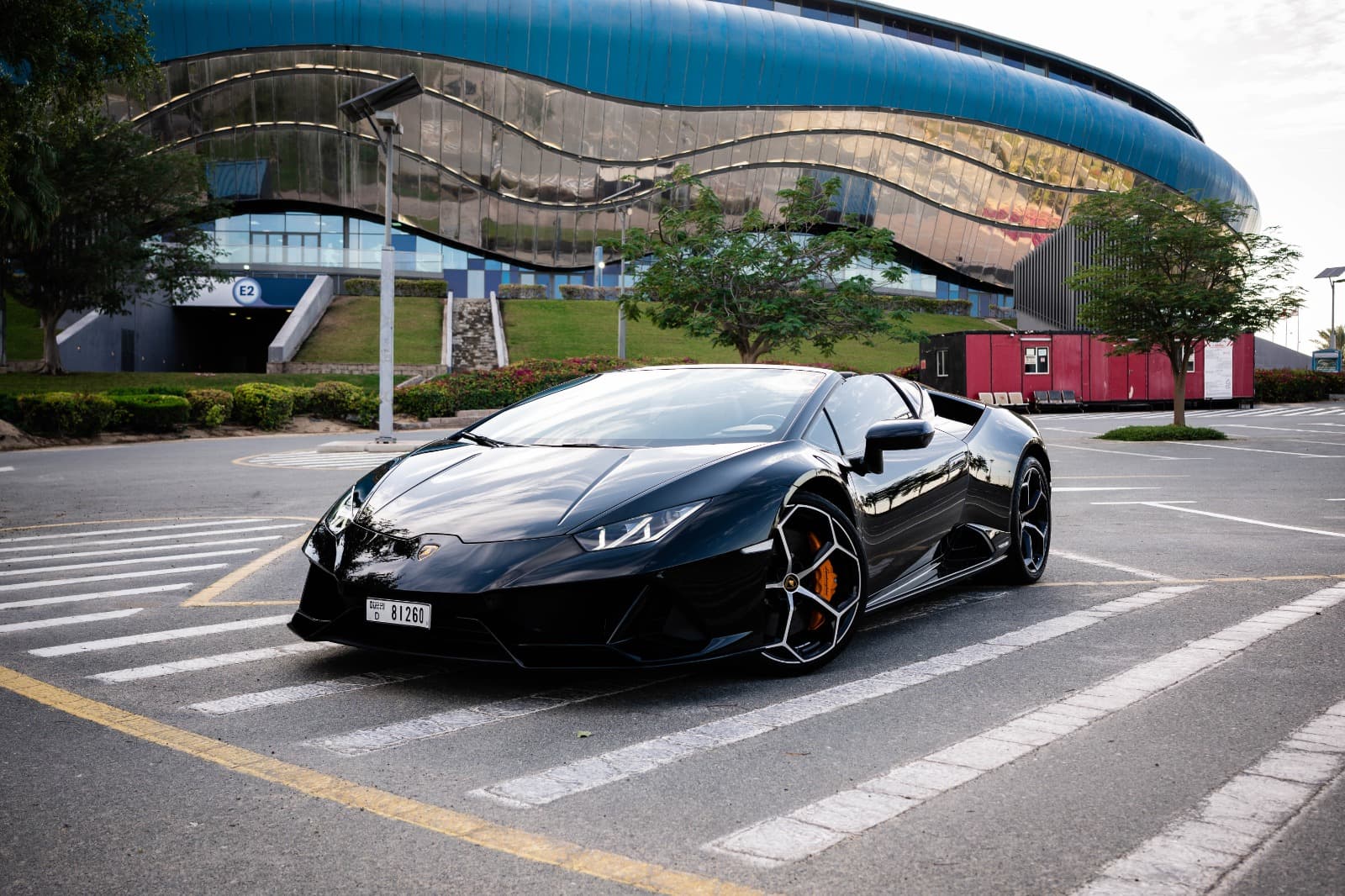 Lamborghini Huracan EVO Spyder 2024 huren Dubai - Vooraanzicht