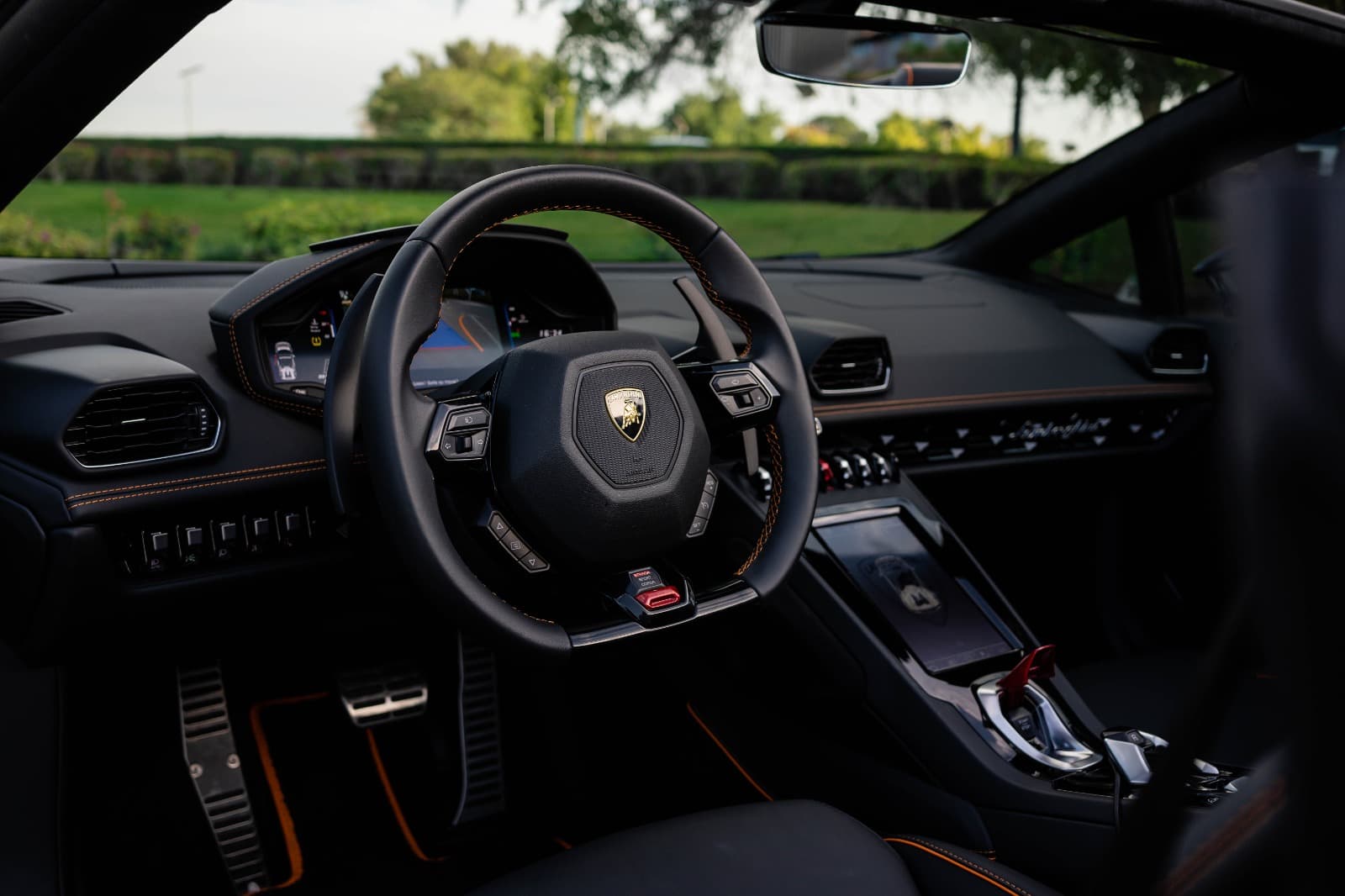 Lamborghini Huracan EVO Spyder 2024 huren Dubai - Weergave 2