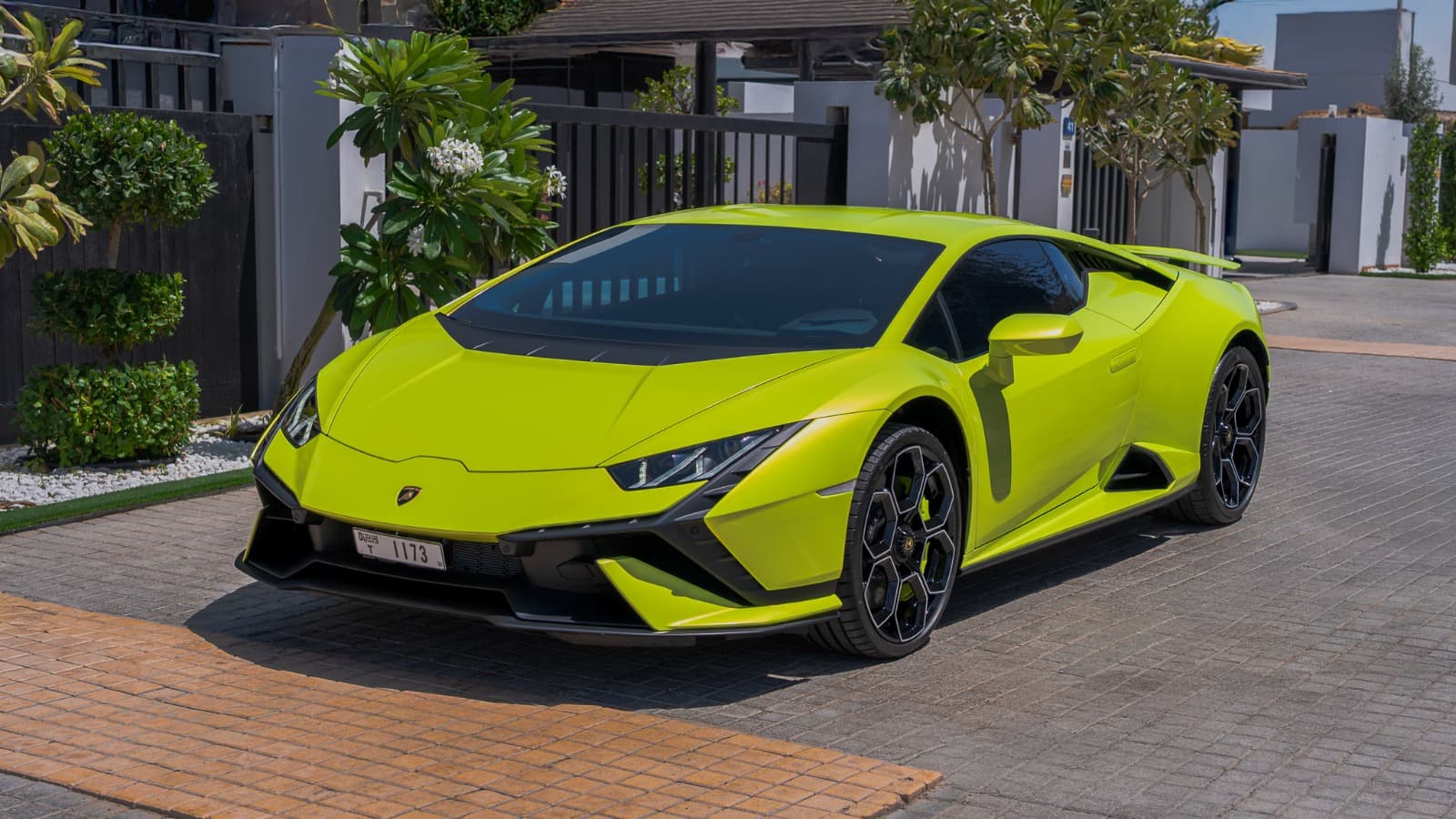 Lamborghini Huracan Tecnica 2024 huren Dubai - Vooraanzicht