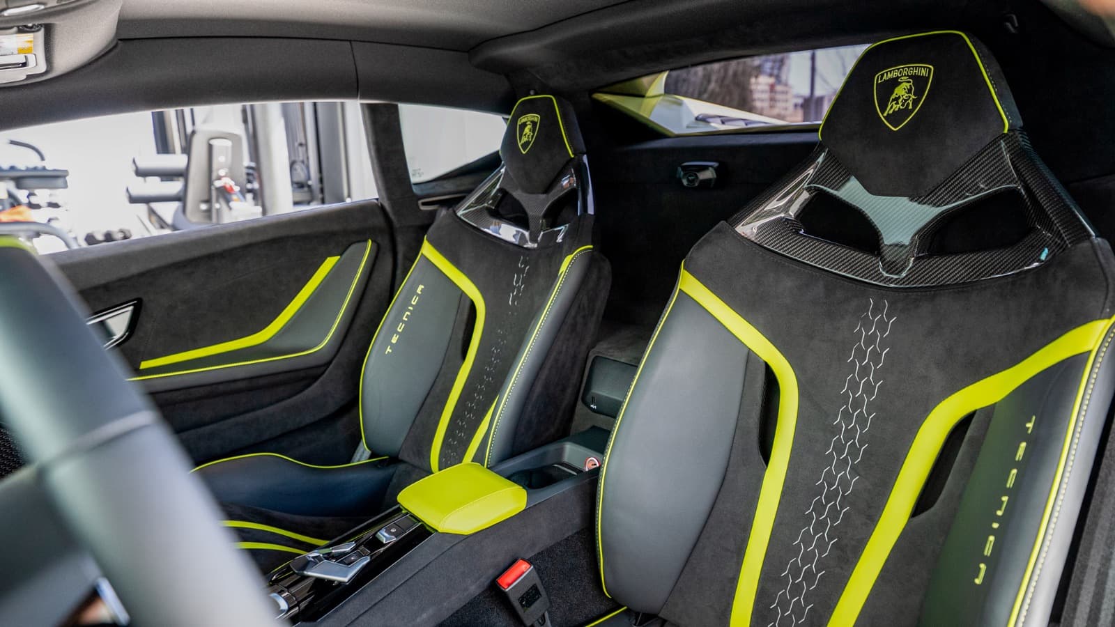 Lamborghini Huracan Tecnica 2024 huren Dubai - Weergave 3