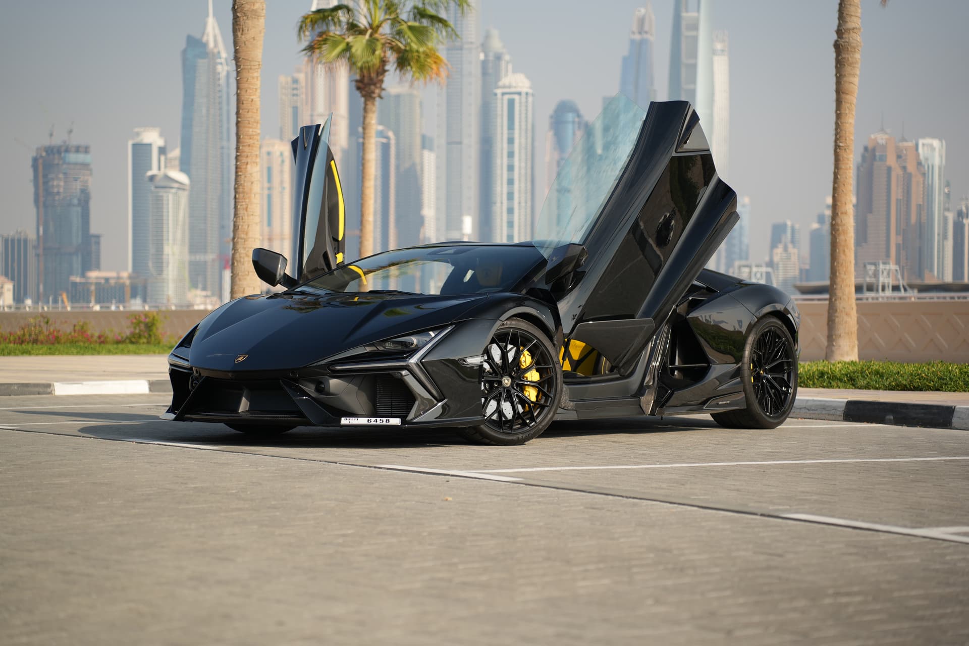 Lamborghini Revuelto 2024 te huur in Dubai