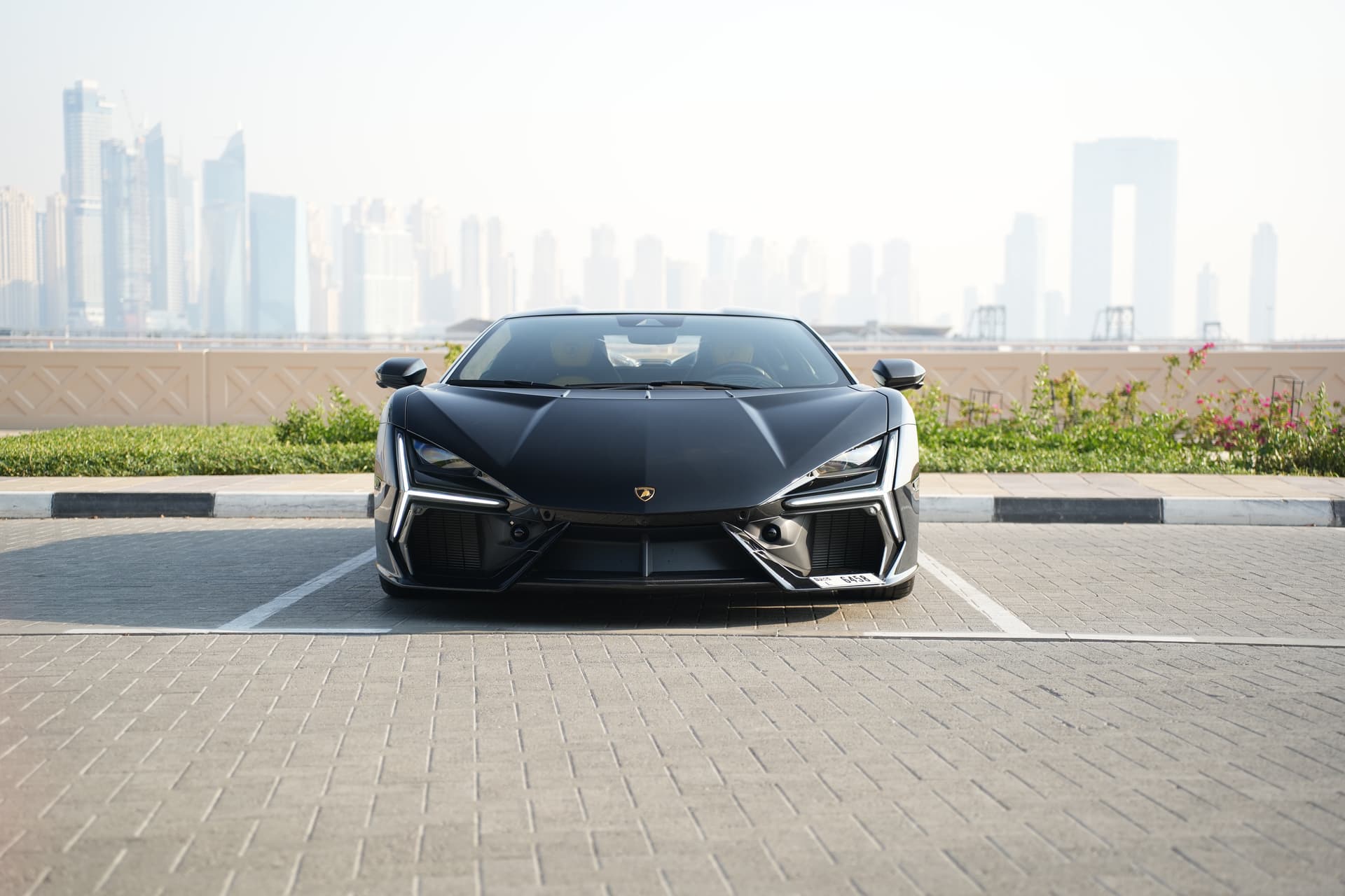 Lamborghini Revuelto 2024 huren Dubai - Weergave 3