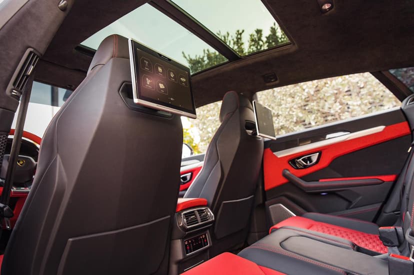 Lamborghini Urus 2021 Rental Dubai - View 10