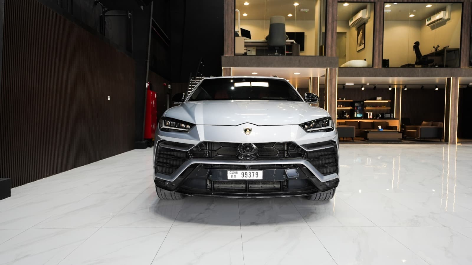 Lamborghini Urus 2021 huren Dubai - Vooraanzicht
