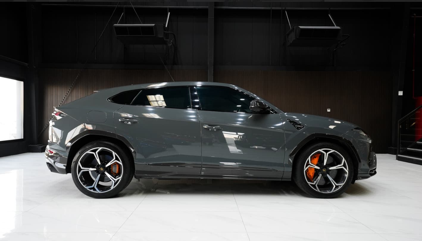 Lamborghini Urus 2021 huren Dubai - Vooraanzicht