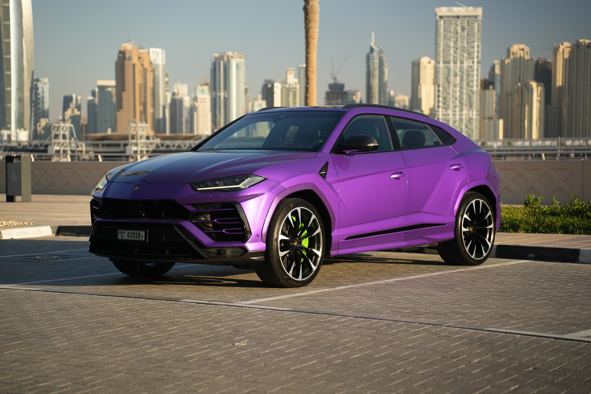 Lamborghini Urus 2022 huren Dubai - Vooraanzicht