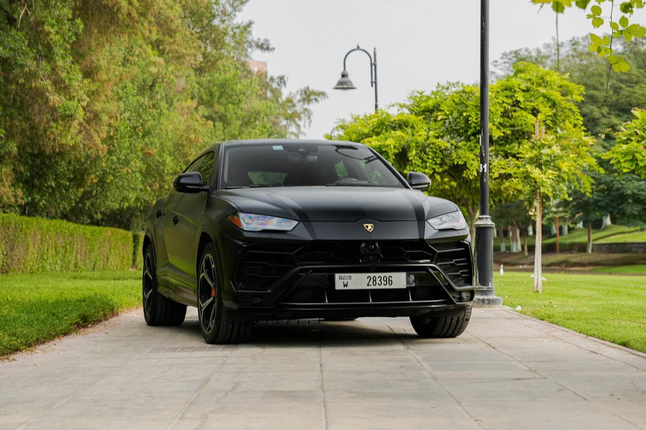 Lamborghini Urus 2024 huren Dubai - Vooraanzicht